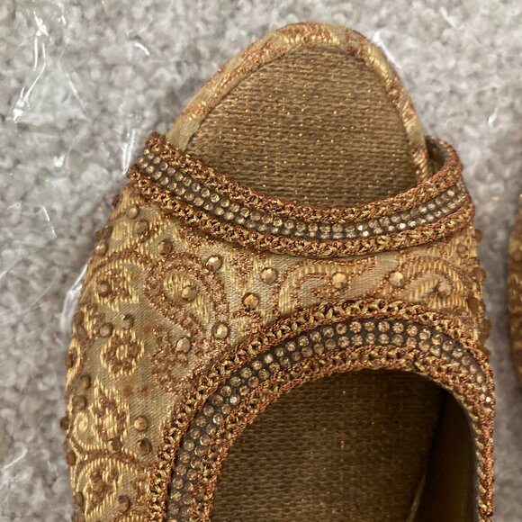 Indian Embroidered Sandals - Picture 3 of 6